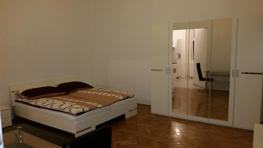 Goldfisch Apartment Central Park Wien Rom bilde